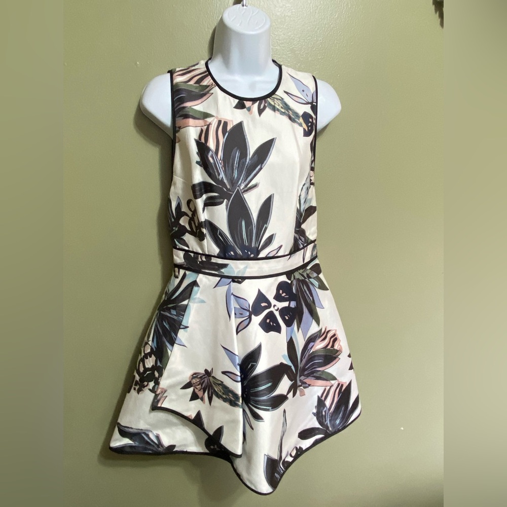 Keepsake Flowered Dress,‎ Size M